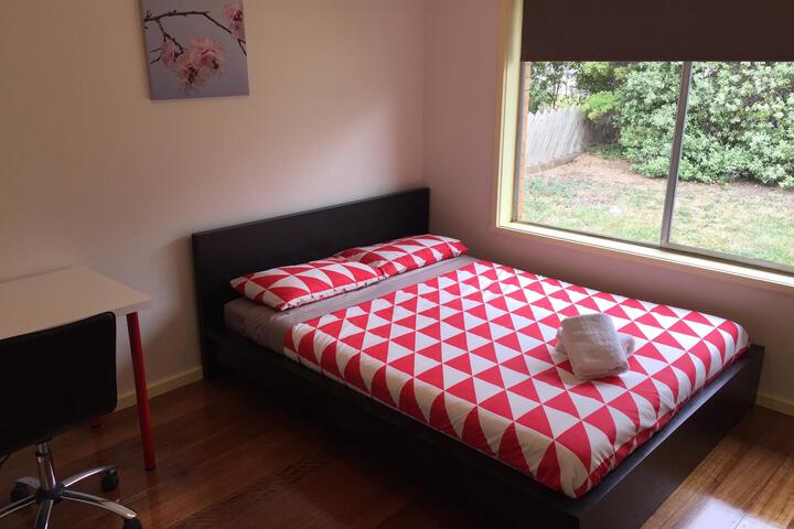 Bundoora Holiday House