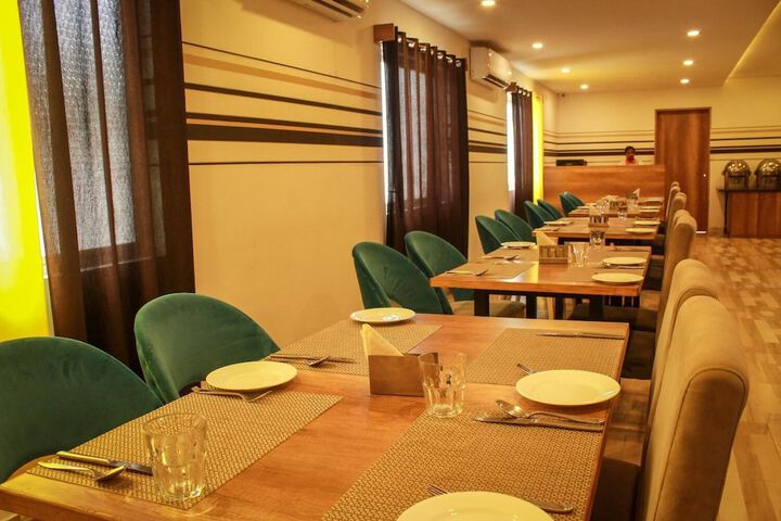 Dining 30 of 45