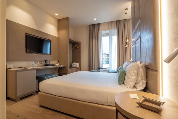 Room 8 of 25