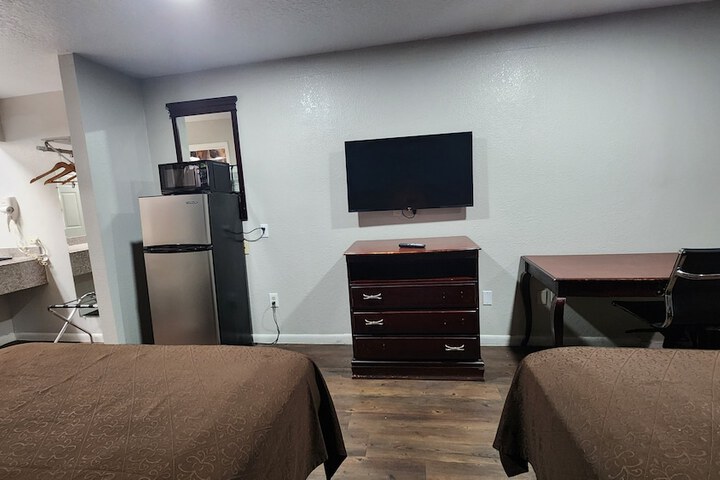 Room 11 of 24