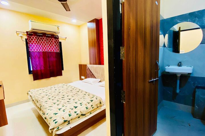 Room 9 of 42