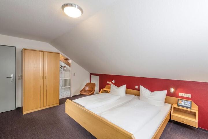 Room 8 of 46