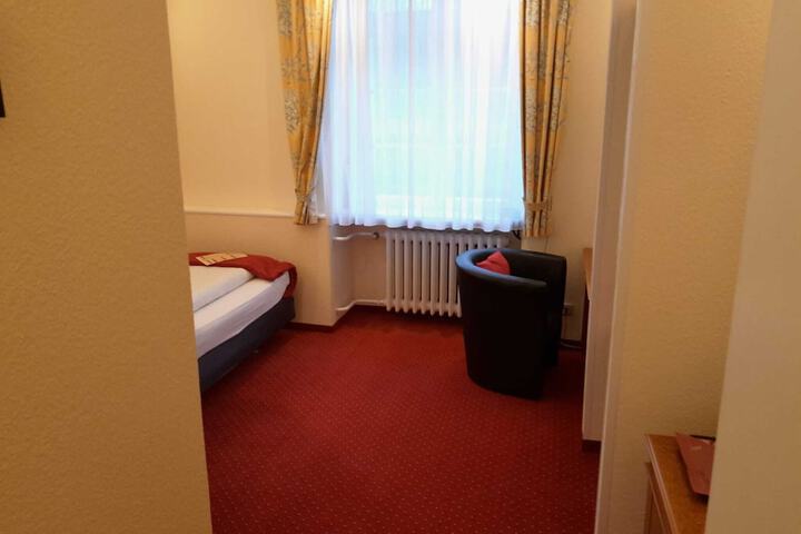 Room 9 of 43