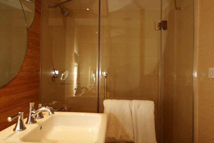 Room 21 of 32