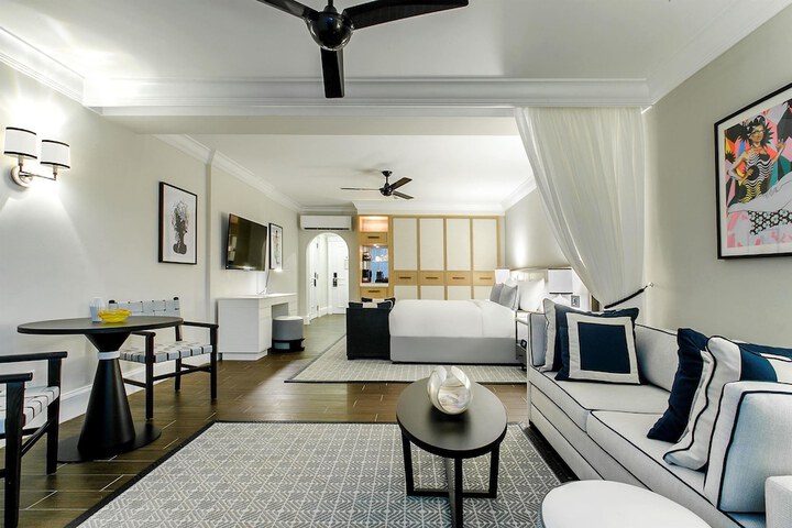 Room 3 of 80