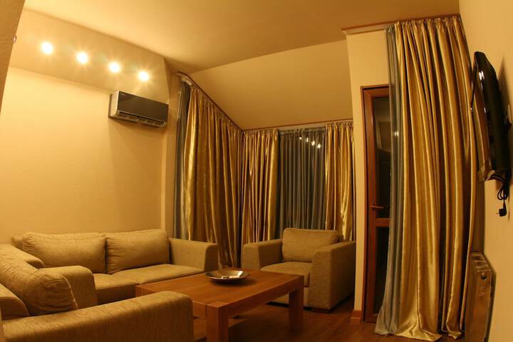 Room 10 of 113
