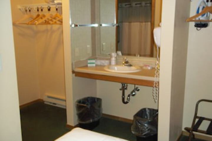 Room 166 of 279