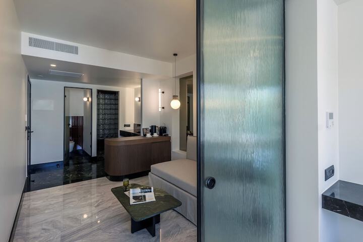 Room 26 of 47
