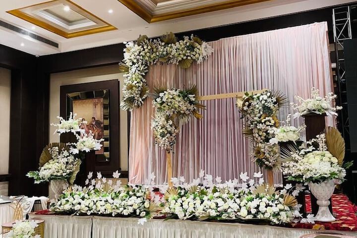 Ballroom/Hall 10 of 12