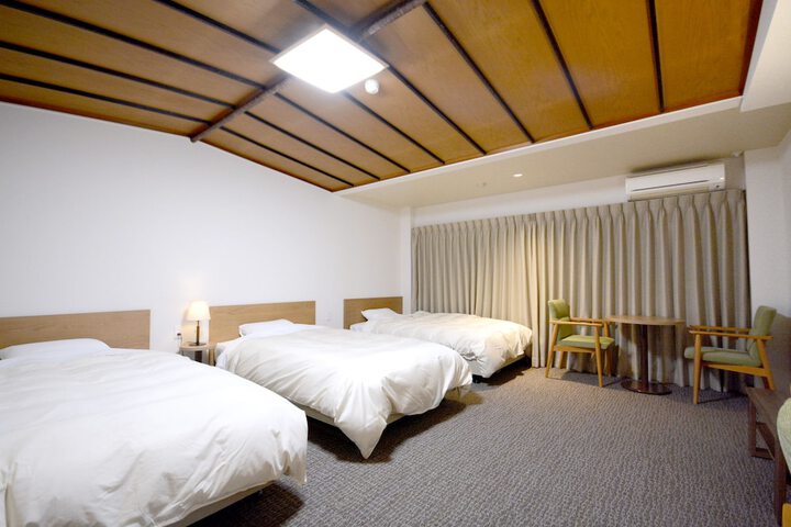 Room 12 of 30