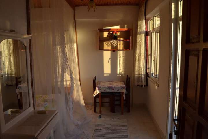 Room 8 of 40