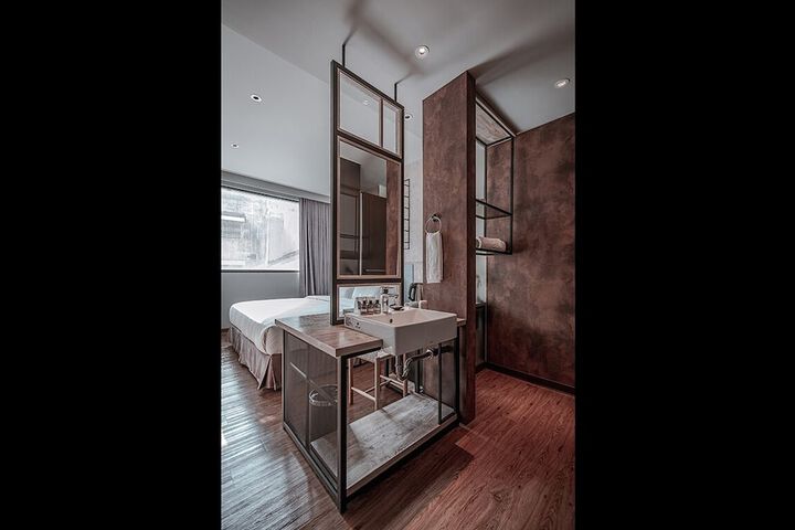 Room 31 of 62