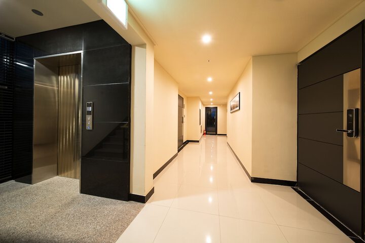 Ballroom/Hall 29 of 38