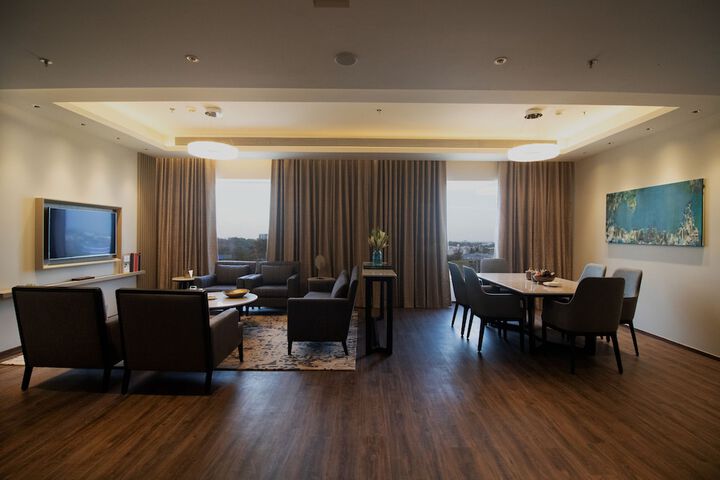 Room 5 of 68