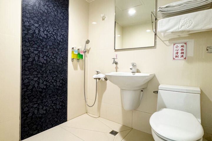 Room 136 of 160