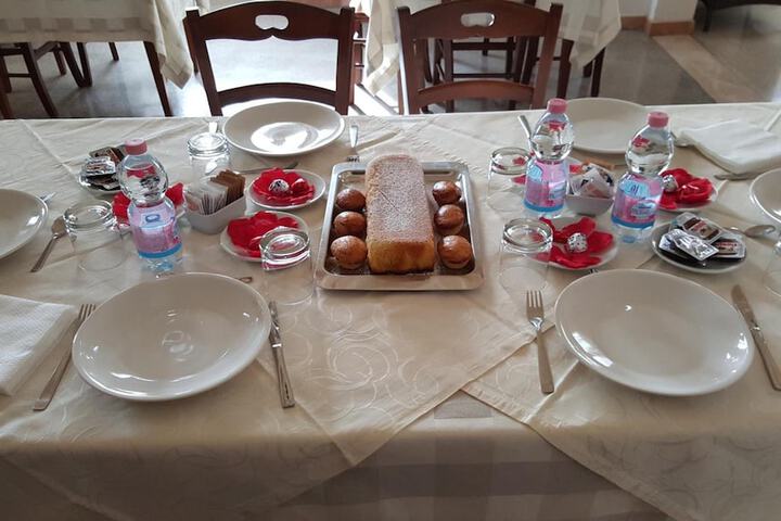 Dining 32 of 55