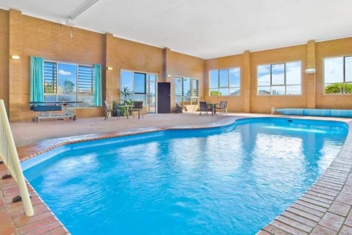 Pool 40 of 51
