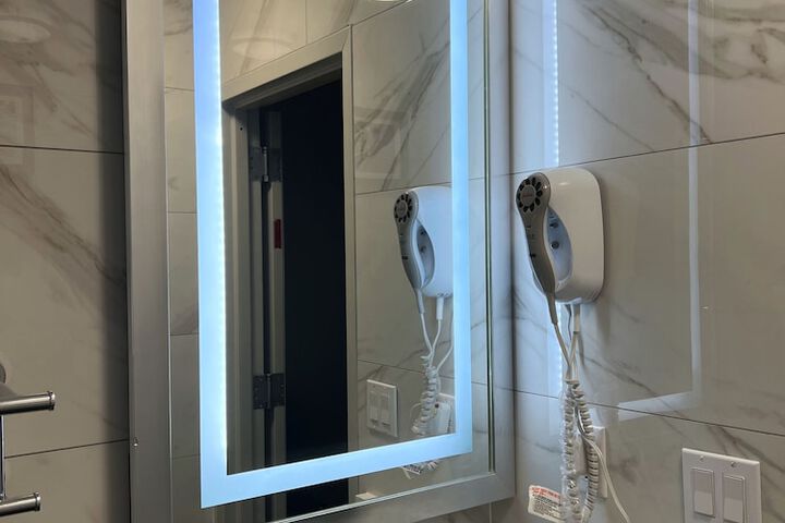 Room 32 of 63