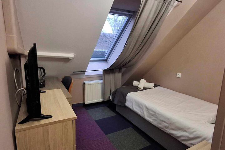 Room 10 of 51