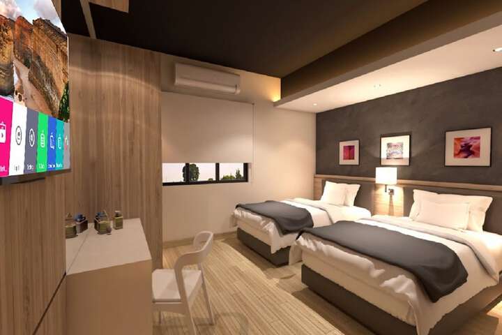 Room 10 of 32