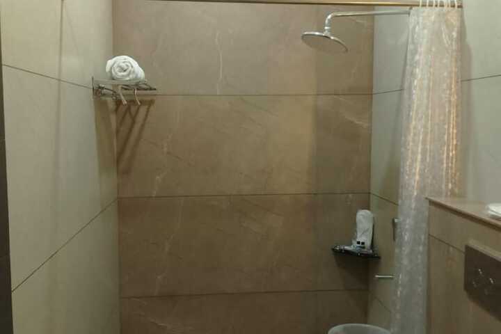 Room 13 of 32