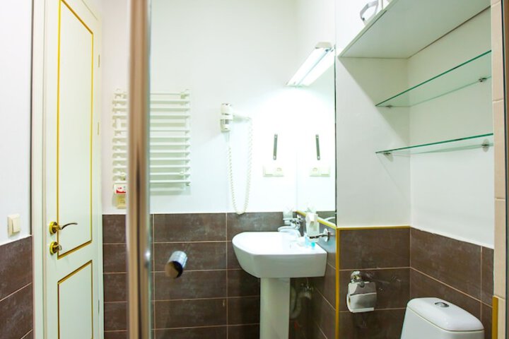 Room 70 of 91