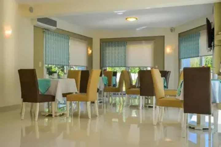 Dining 3 of 3