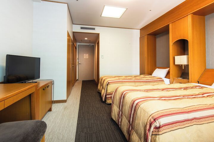 Room 19 of 83