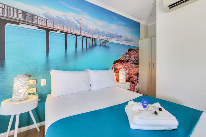 Room 4 of 79