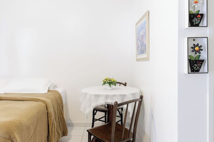 Room 4 of 13