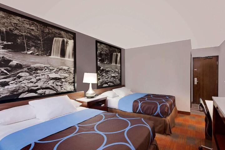 Double Accessible Queen Size Bed (8 of 8)