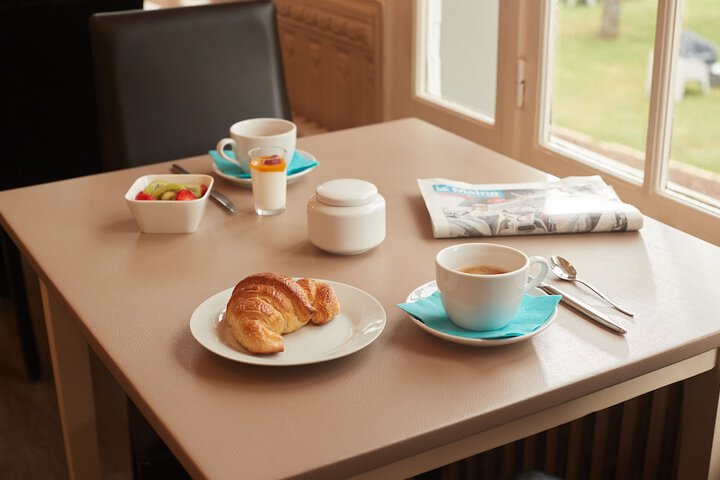 Breakfast/Coffee Service 77 of 114