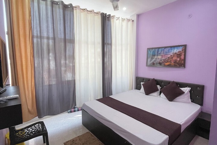 Room 8 of 44