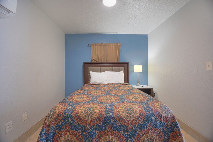 1 King Bed (22 of 32)