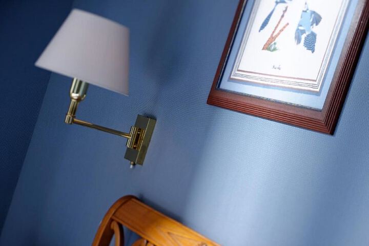 Room 10 of 32