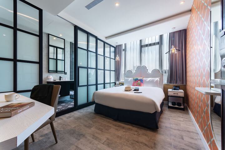 Room 7 of 47
