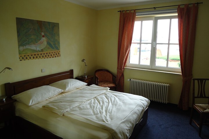 Room 9 of 40