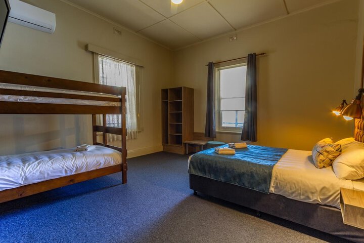Room 10 of 31