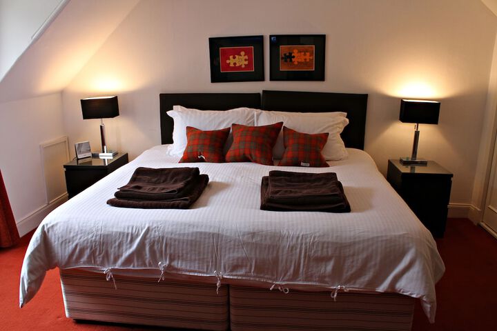 Room 9 of 37