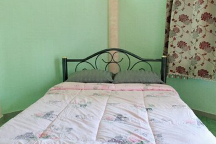 Room 13 of 37