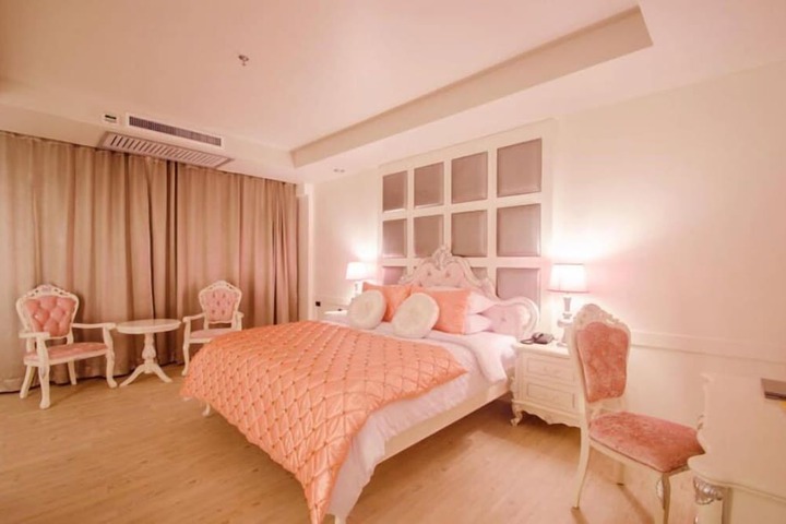 Room 43 of 60