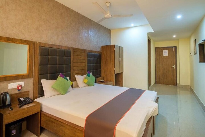 Room 5 of 18