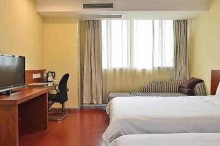 Room 25 of 32