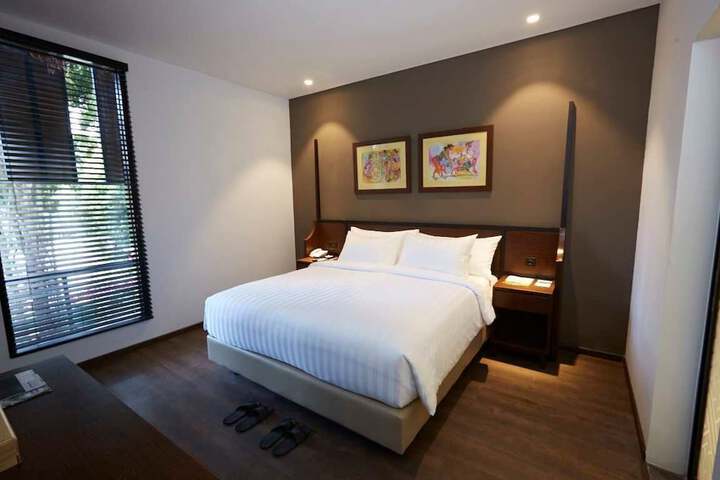 Room 6 of 30
