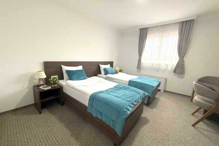 Room 8 of 27