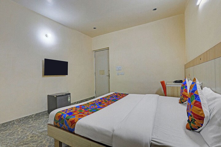 Room 10 of 28