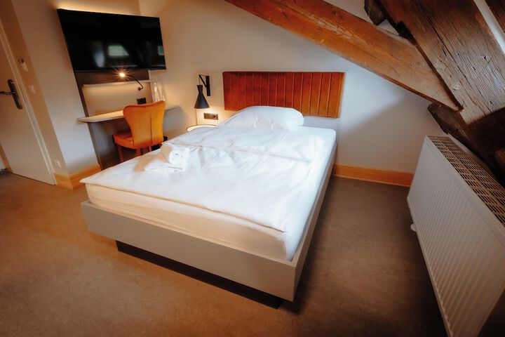Room 2 of 9