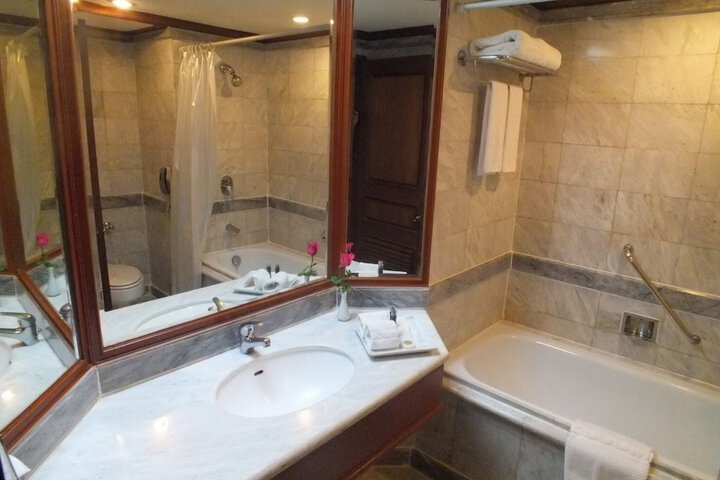 Room 6 of 42