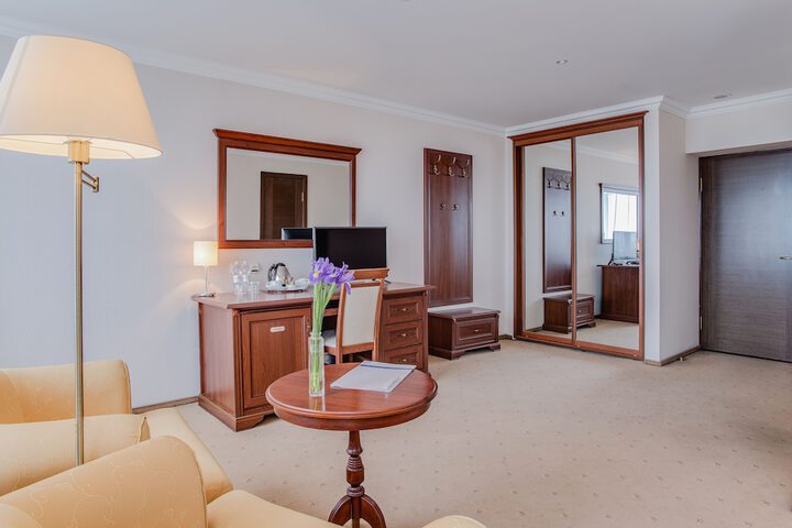Room 18 of 48