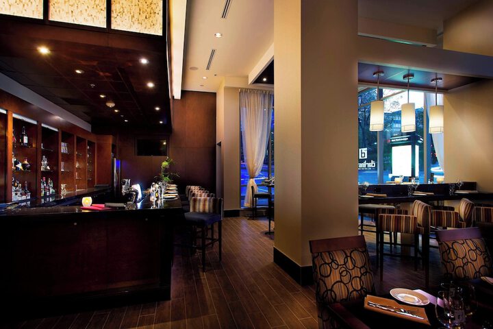 Lounge 23 of 35